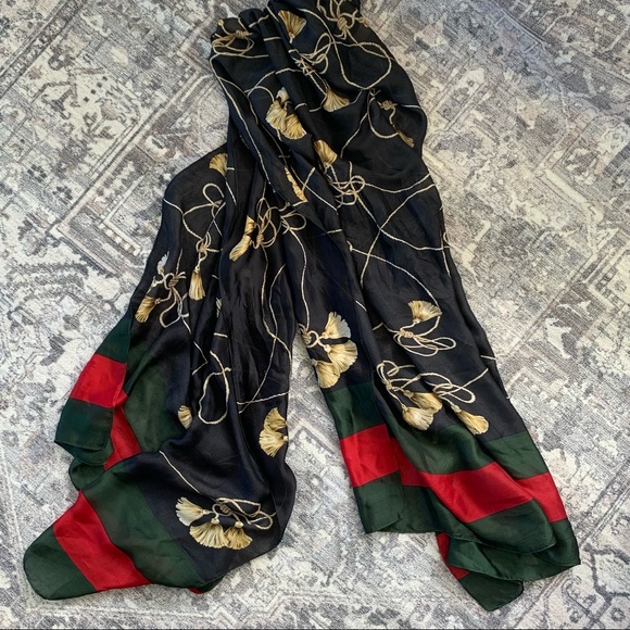 ❤️❤️Host Pick ❤️❤️ Oversize lightweight scarf or shawl with classic pattern - Picture 5 of 5